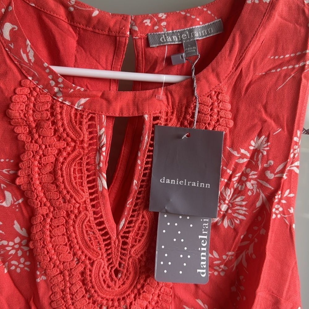 Daniel Rainn Floral Crochet Top - Picture 3 of 6